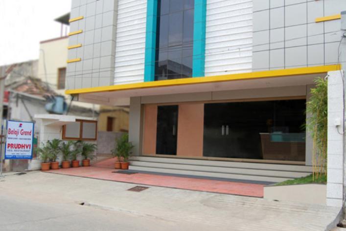 Hotel Balaji Grand Kākināda Exteriér fotografie