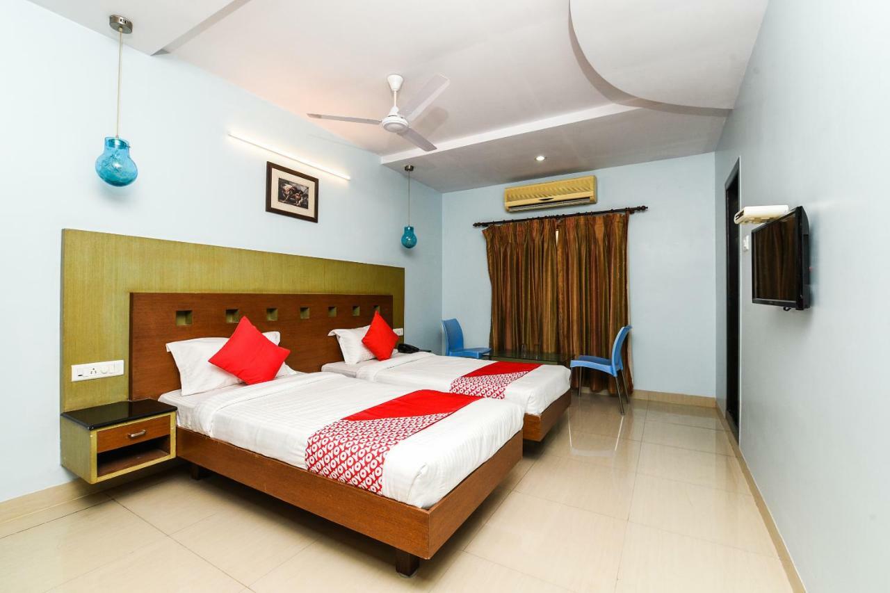 Hotel Balaji Grand Kākināda Exteriér fotografie