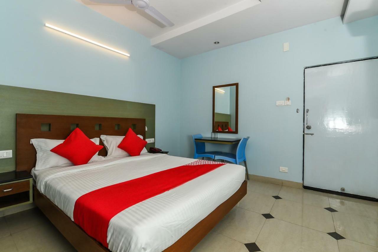 Hotel Balaji Grand Kākināda Exteriér fotografie