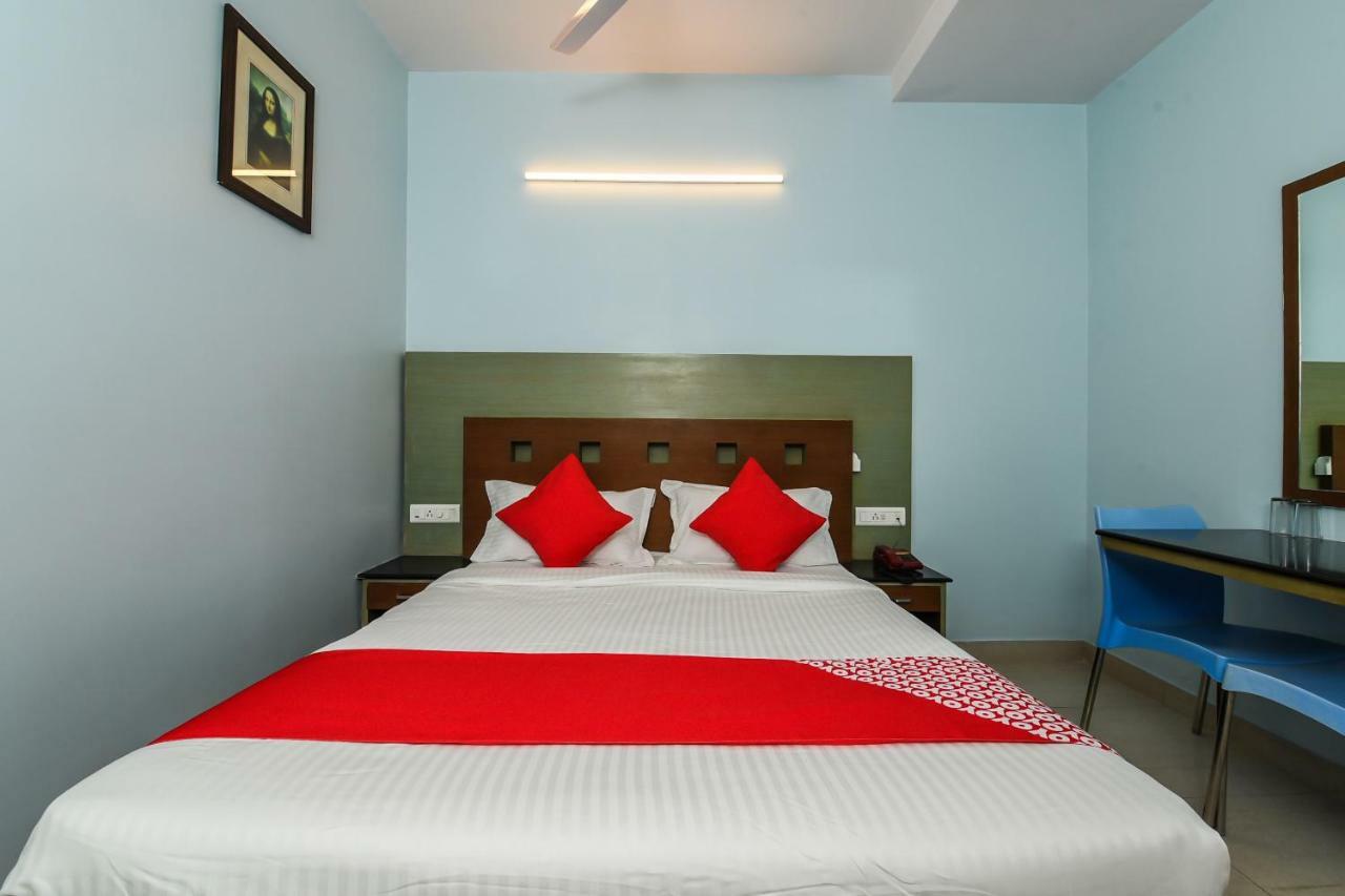 Hotel Balaji Grand Kākināda Exteriér fotografie